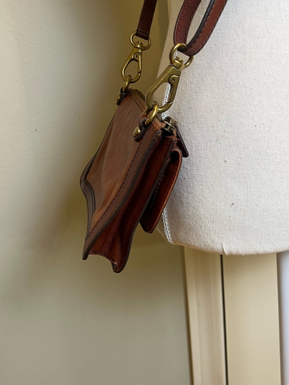 Vintage FOSSIL Crossbody Bag - Picture 5 of 16